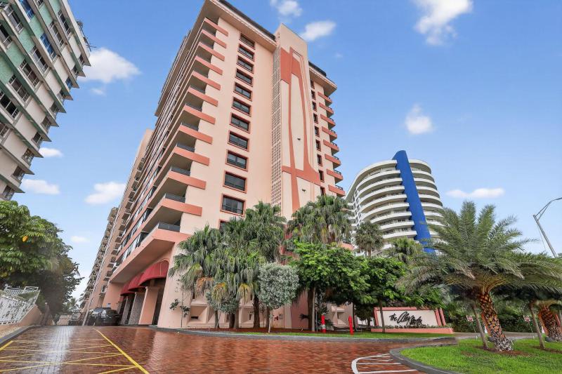  Condo & Townhome Photos