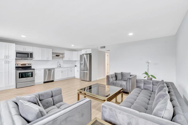  Condo & Townhome Photos