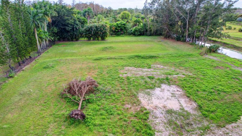  Commercial & Industrial Land Images 