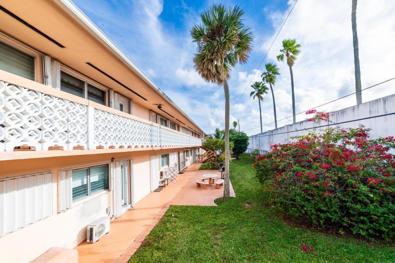  Condo & Townhome Photos