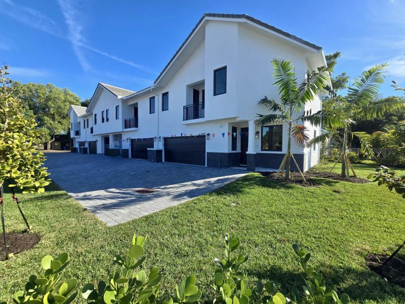  Condo & Townhome Photos