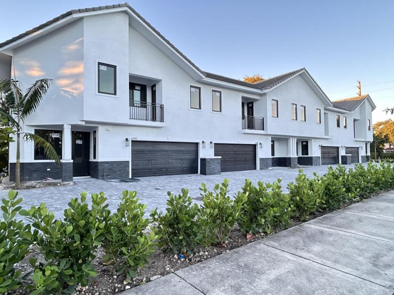  Condo & Townhome Photos