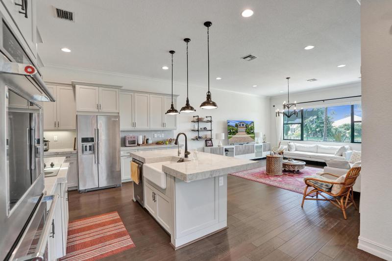  Single Family Homes Photo 10:  Pembroke Pines,  FL 33025