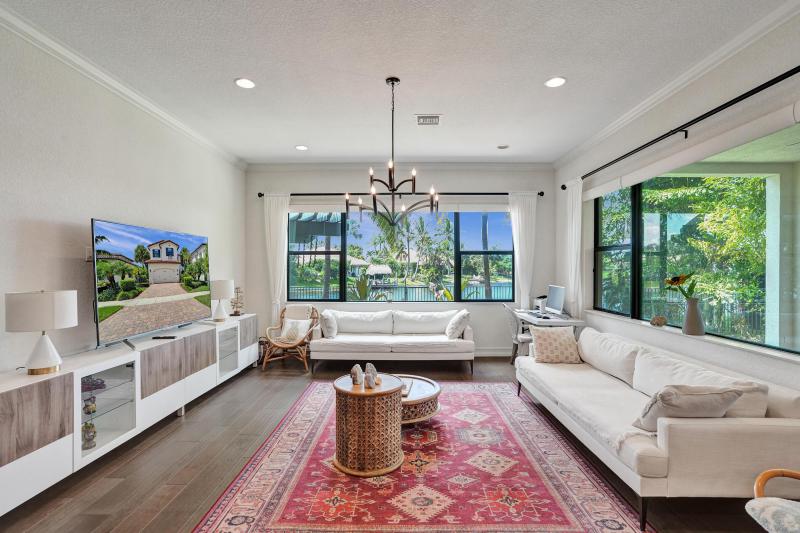  Single Family Homes Photo 13:  Pembroke Pines,  FL 33025