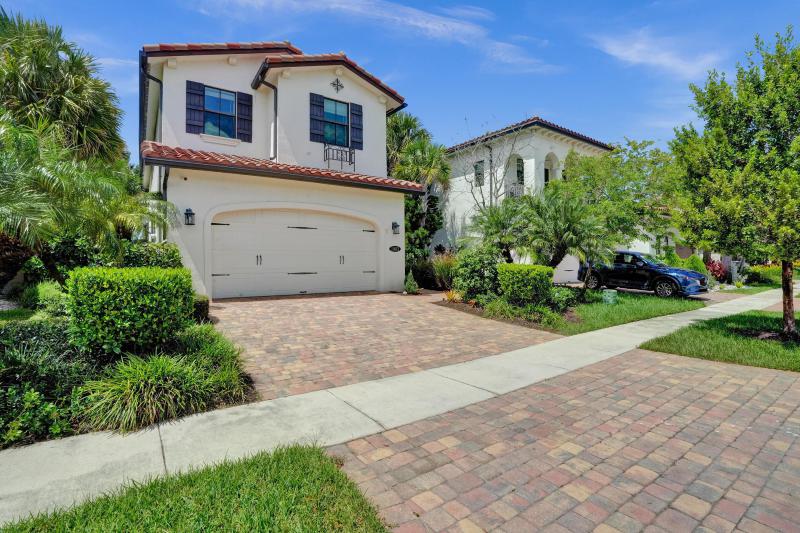  Single Family Homes Photo 2:  Pembroke Pines,  FL 33025