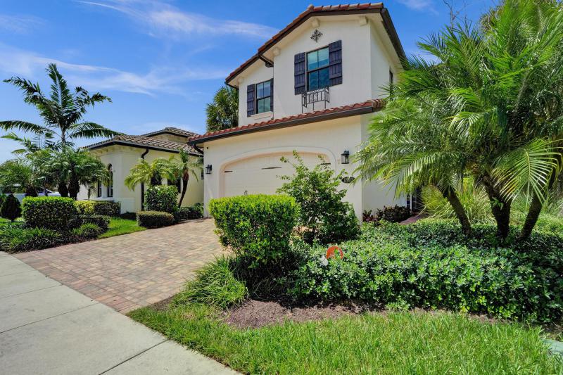  Single Family Homes Photo 3:  Pembroke Pines,  FL 33025