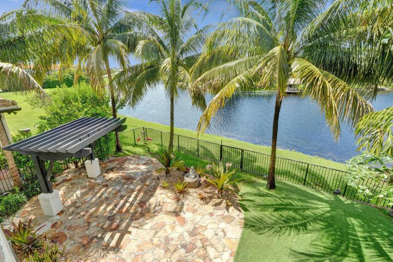  Single Family Homes Photo 37:  Pembroke Pines,  FL 33025