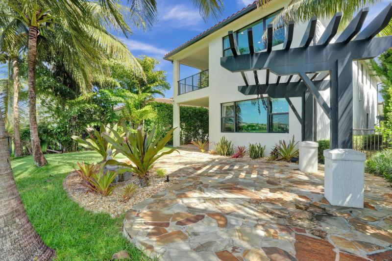  Single Family Homes Photo 57:  Pembroke Pines,  FL 33025