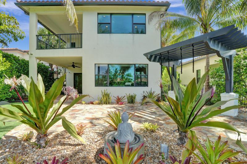  Single Family Homes Photo 58:  Pembroke Pines,  FL 33025