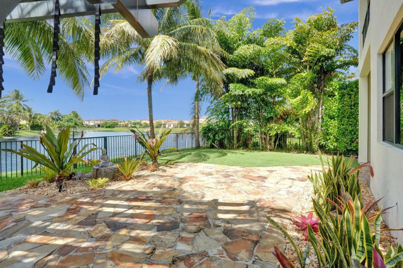  Single Family Homes Photo 59:  Pembroke Pines,  FL 33025