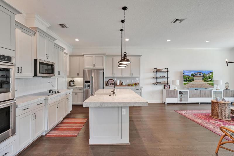  Single Family Homes Photo 9:  Pembroke Pines,  FL 33025