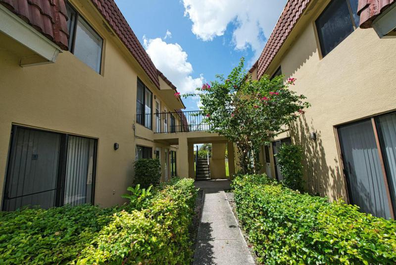  Condo & Townhome Photos