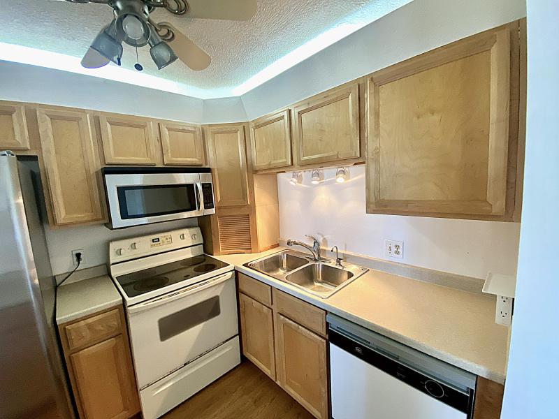  Condo & Townhome Photos