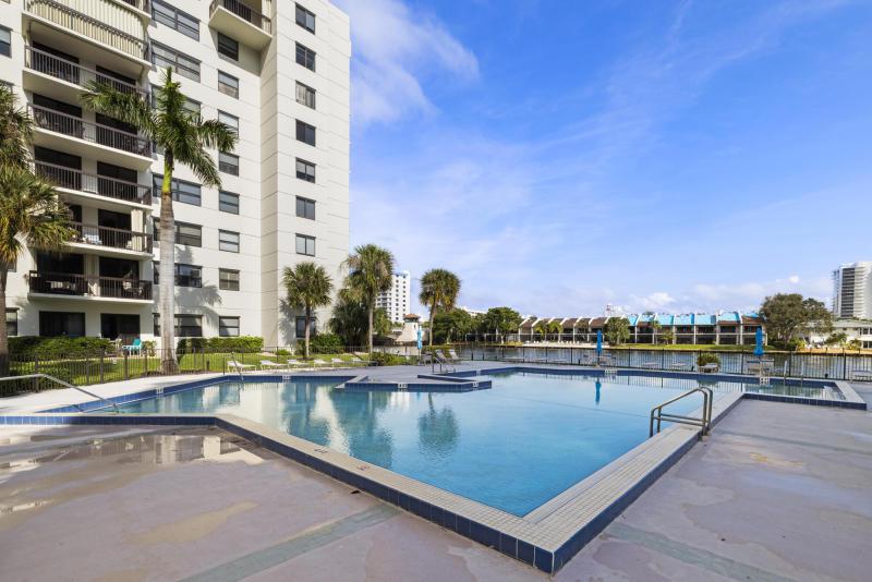  Condo & Townhome Photos