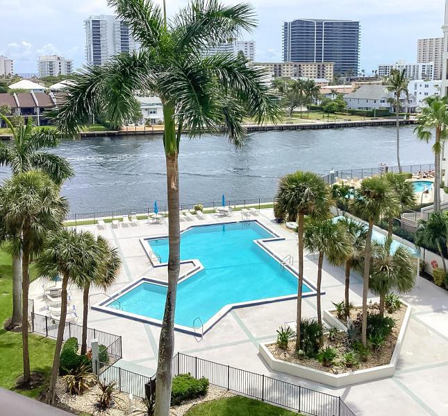  Condo & Townhome Photos