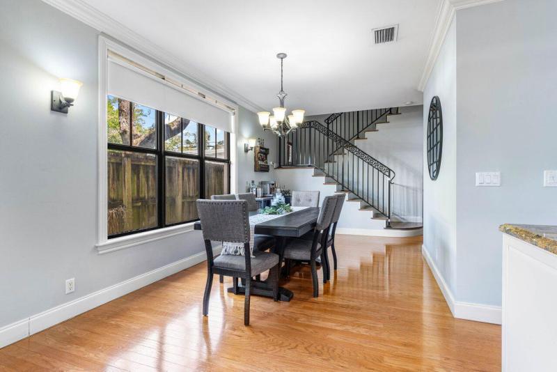  Condo & Townhome Photos
