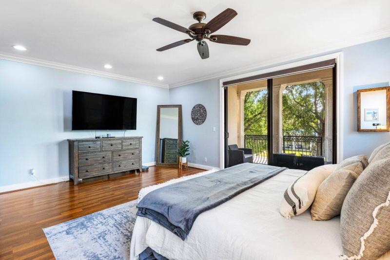  Condo & Townhome Photos