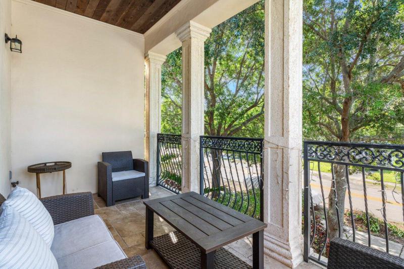  Condo & Townhome Photos