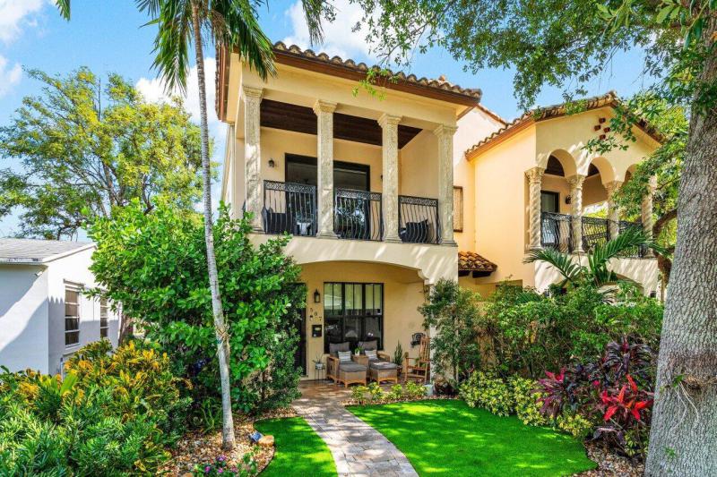  Condo & Townhome Photos