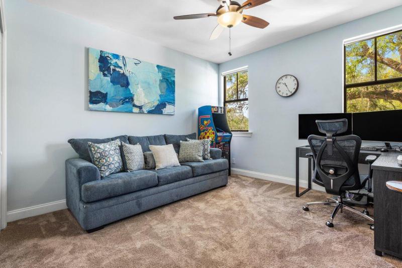  Condo & Townhome Photos