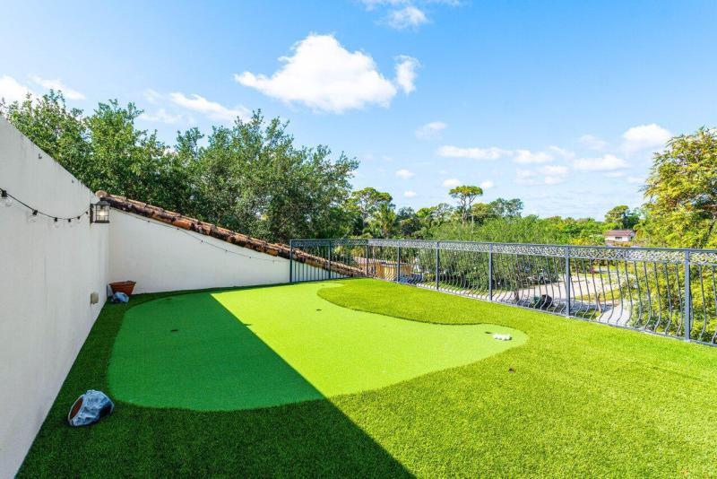  Condo & Townhome Photos