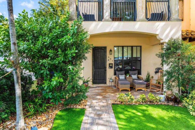  Condo & Townhome Photos