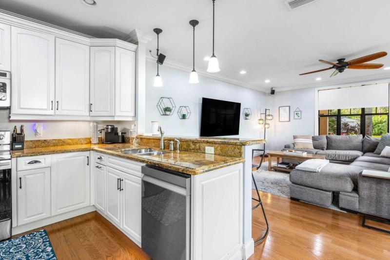  Condo & Townhome Photos