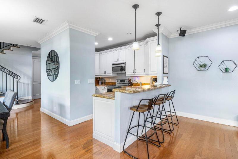  Condo & Townhome Photos