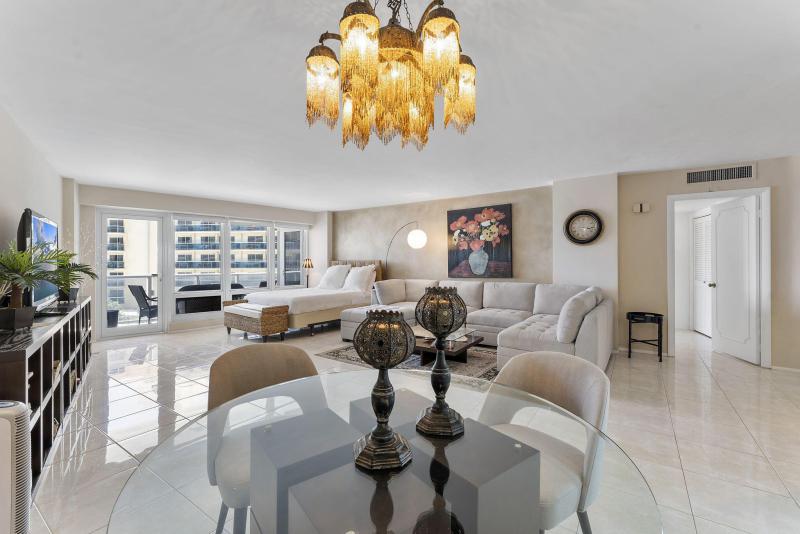  Condo & Townhome Photos