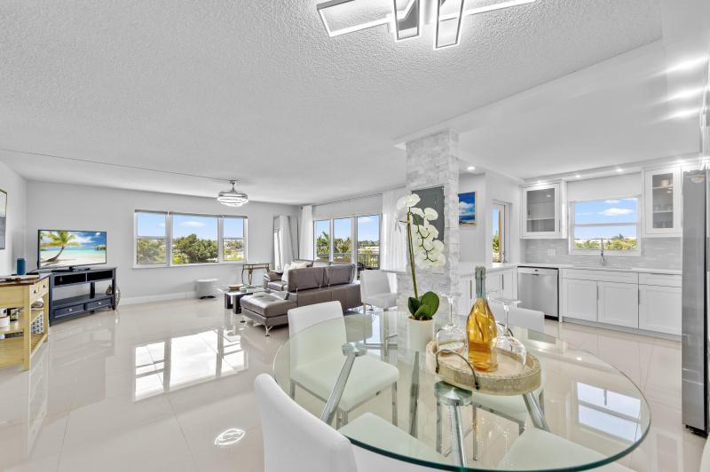  Condo & Townhome Photos