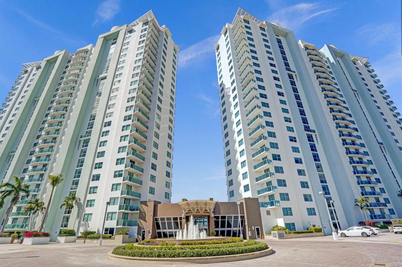  Condo & Townhome Photos