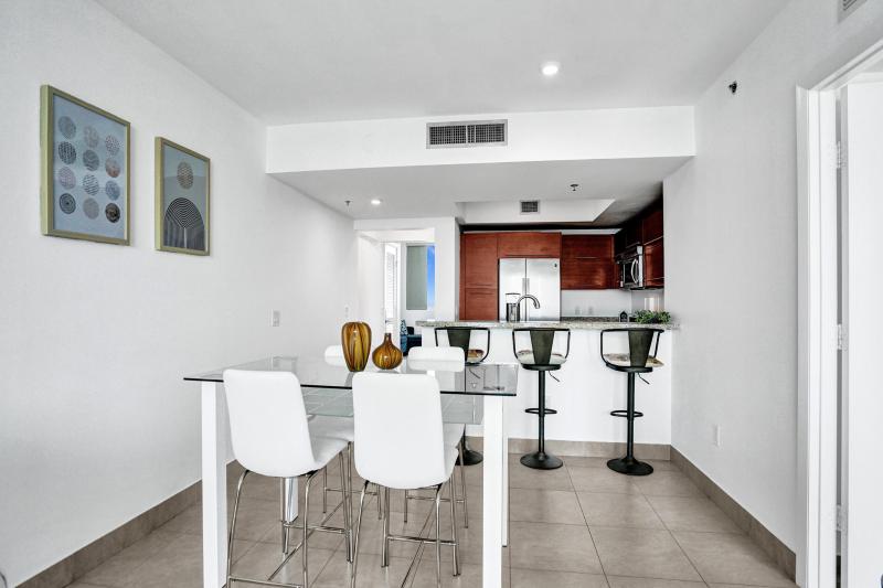  Condo & Townhome Photos