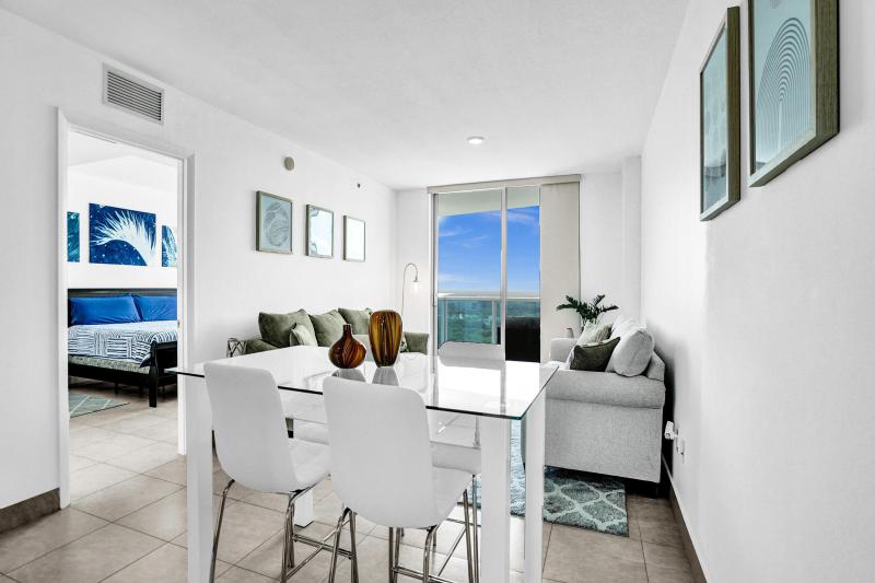  Condo & Townhome Photos