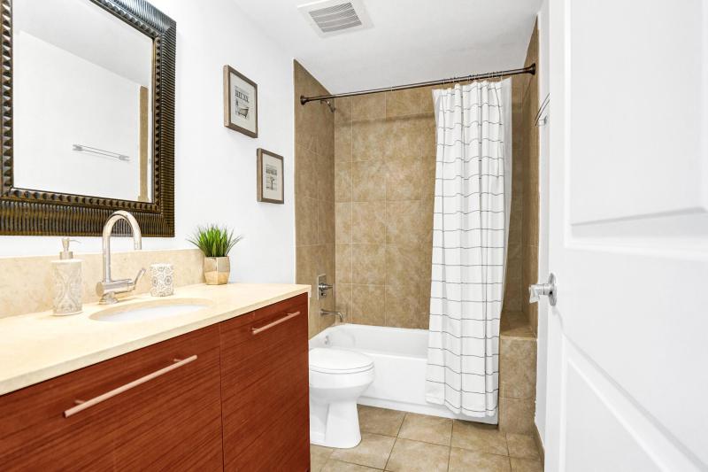  Condo & Townhome Photos