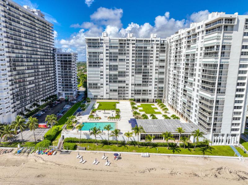  Condo & Townhome Photos