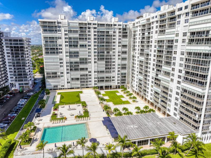  Condo & Townhome Photos