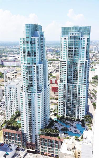  Condo & Townhome Photos
