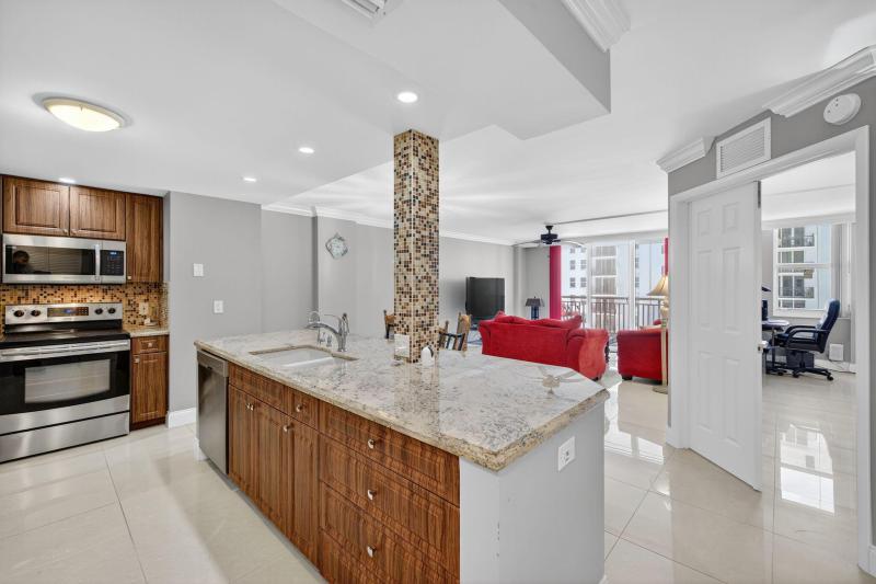  Condo & Townhome Photos