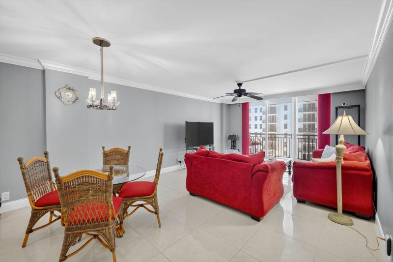  Condo & Townhome Photos