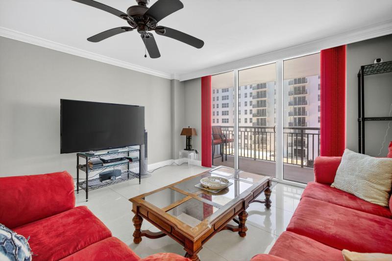  Condo & Townhome Photos