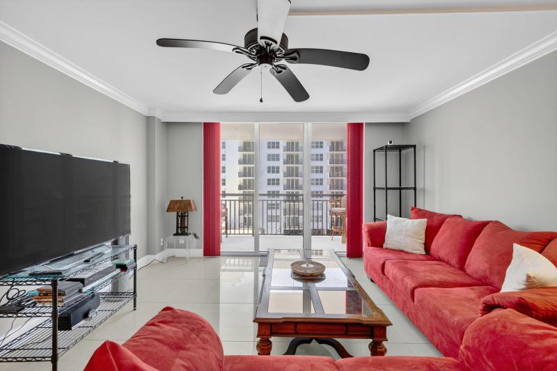  Condo & Townhome Photos