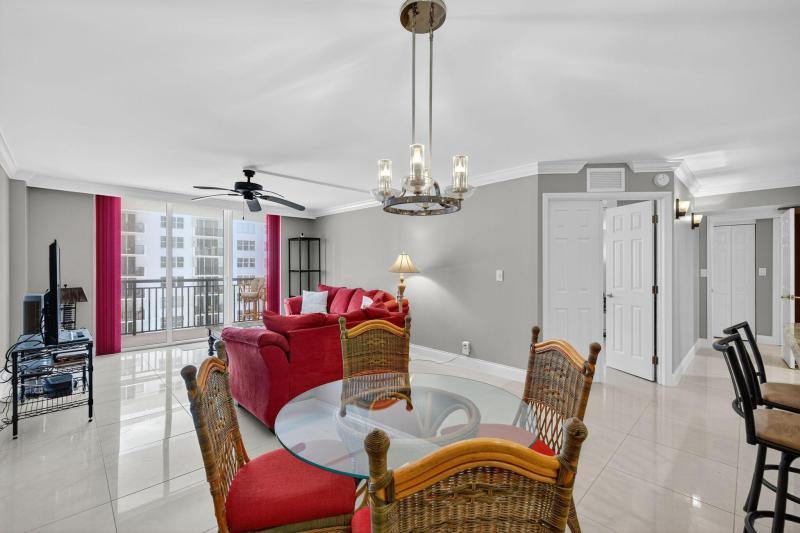  Condo & Townhome Photos