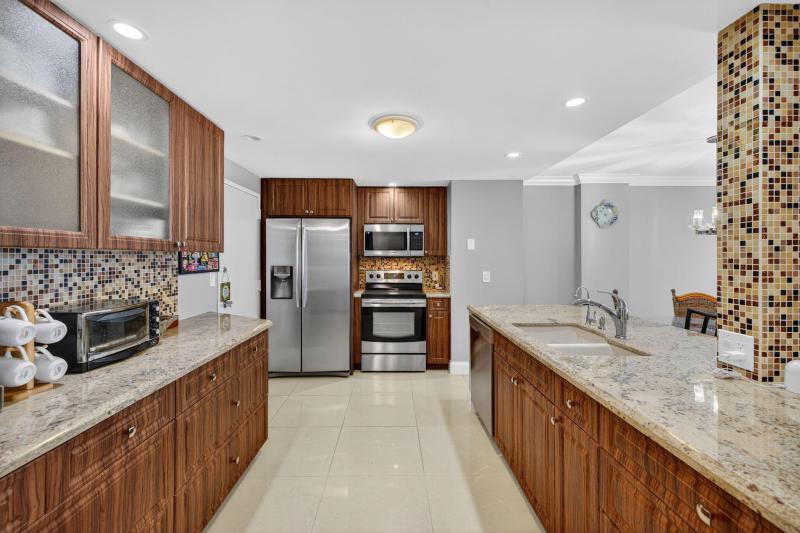  Condo & Townhome Photos