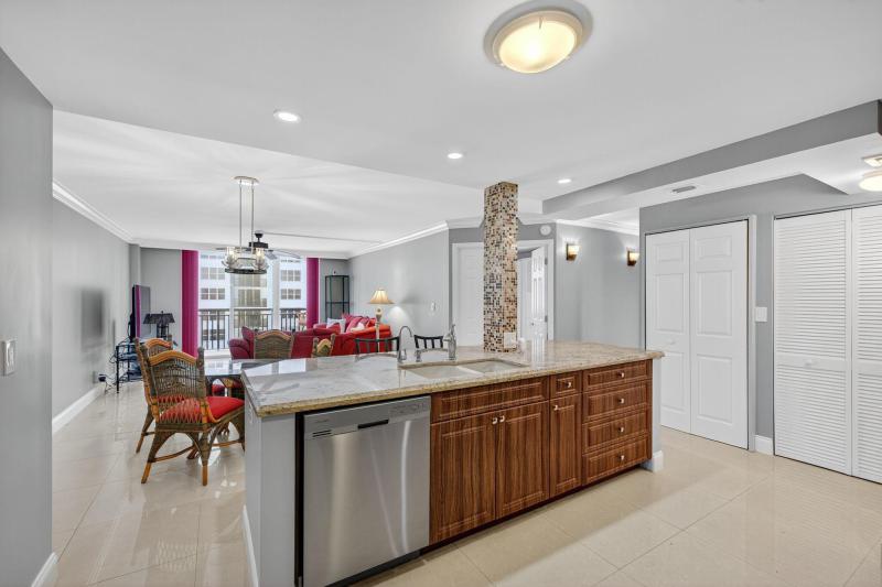  Condo & Townhome Photos