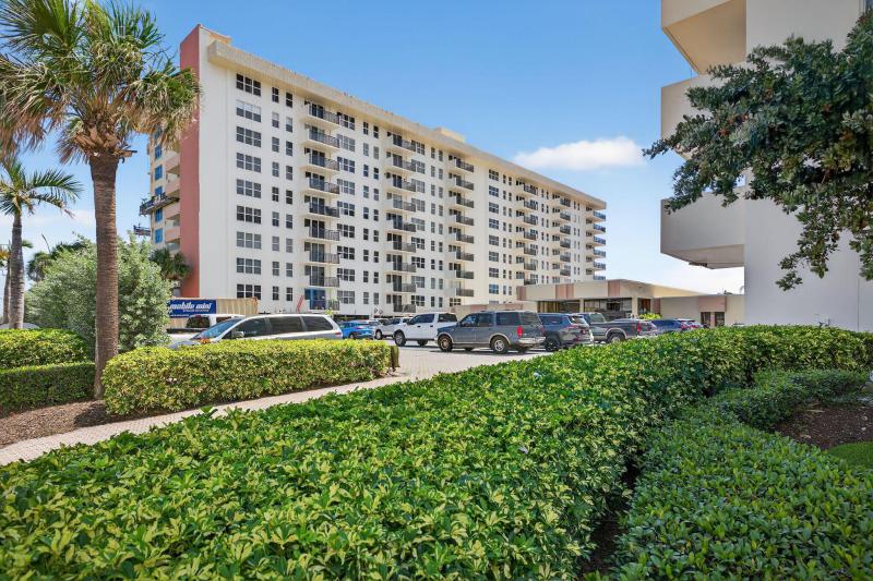  Condo & Townhome Photos