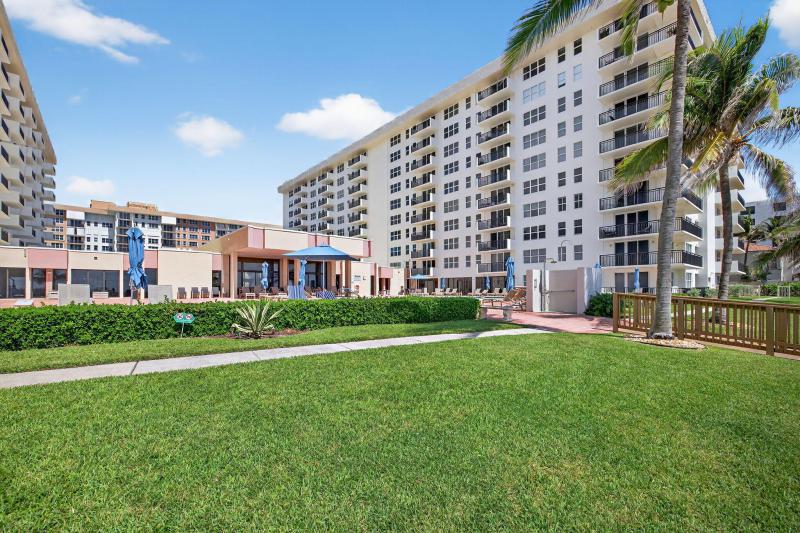  Condo & Townhome Photos