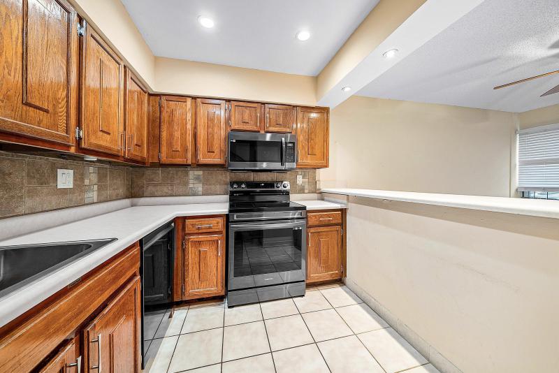  Condo & Townhome Photos