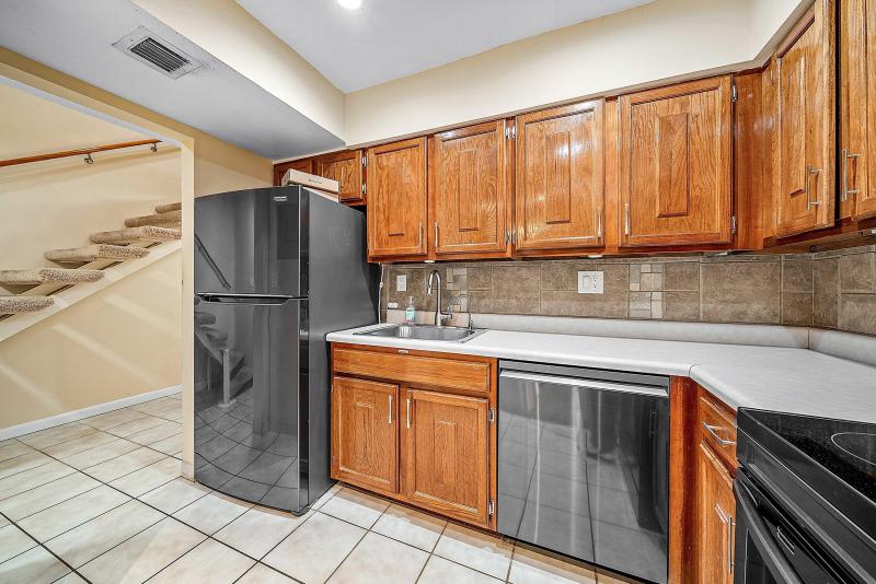  Condo & Townhome Photos