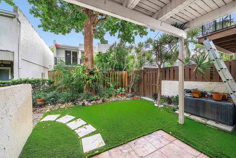  Condo & Townhome Photos