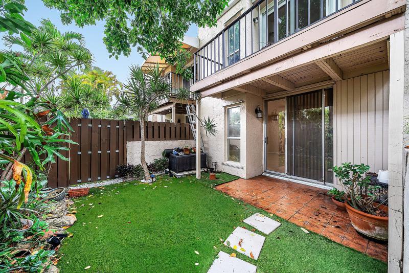  Condo & Townhome Photos